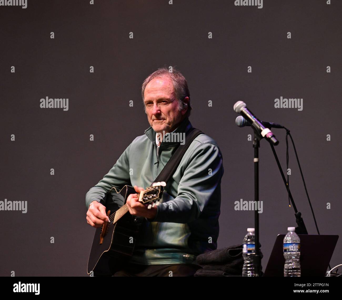 21. Dezember 2023, Virginia Beach, Virginia, USA: RUDY GATLIN unterhält die Leute im Sandler Center in Virginia Beach, Virginia am 20. Dezember 2023, Foto Â ©Jeff Moore (Credit Image: © Jeff Moore/ZUMA Press Wire) NUR REDAKTIONELLE VERWENDUNG! Nicht für kommerzielle ZWECKE! Stockfoto