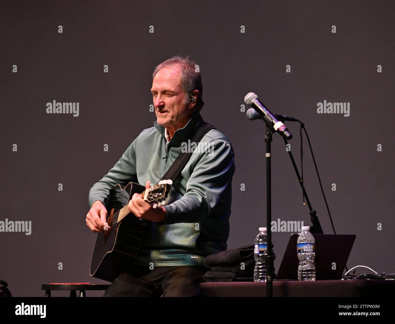 21. Dezember 2023, Virginia Beach, Virginia, USA: RUDY GATLIN unterhält die Leute im Sandler Center in Virginia Beach, Virginia am 20. Dezember 2023, Foto Â ©Jeff Moore (Credit Image: © Jeff Moore/ZUMA Press Wire) NUR REDAKTIONELLE VERWENDUNG! Nicht für kommerzielle ZWECKE! Stockfoto