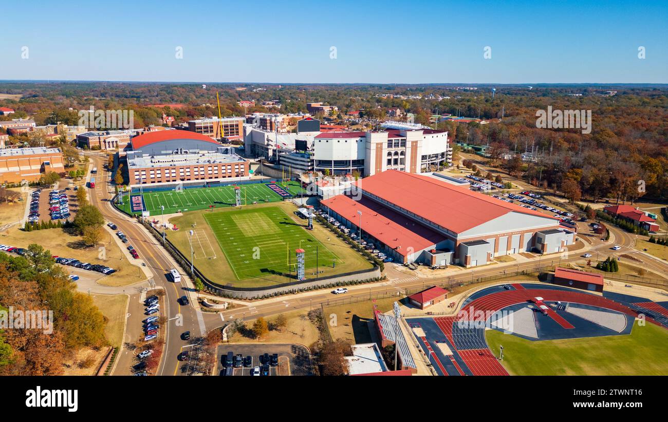 Oxford, MS - 28. November 2023: Vaught Hemingway Stadium und Pavilion auf dem Ole Miss Campus Stockfoto
