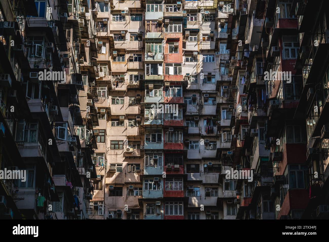 Das Monster Building, eine Gruppe von fünf miteinander verbundenen Gebäuden in Hongkong, China Stockfoto