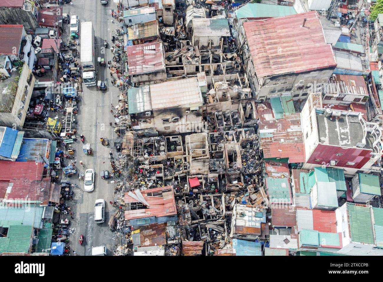 Manila. Dezember 2023. Dieses Luftbild zeigt beschädigte Häuser nach einem Brand in einem Slum-Gebiet in Manila, den Philippinen am 20. Dezember 2023. Quelle: Rouelle Umali/Xinhua/Alamy Live News Stockfoto