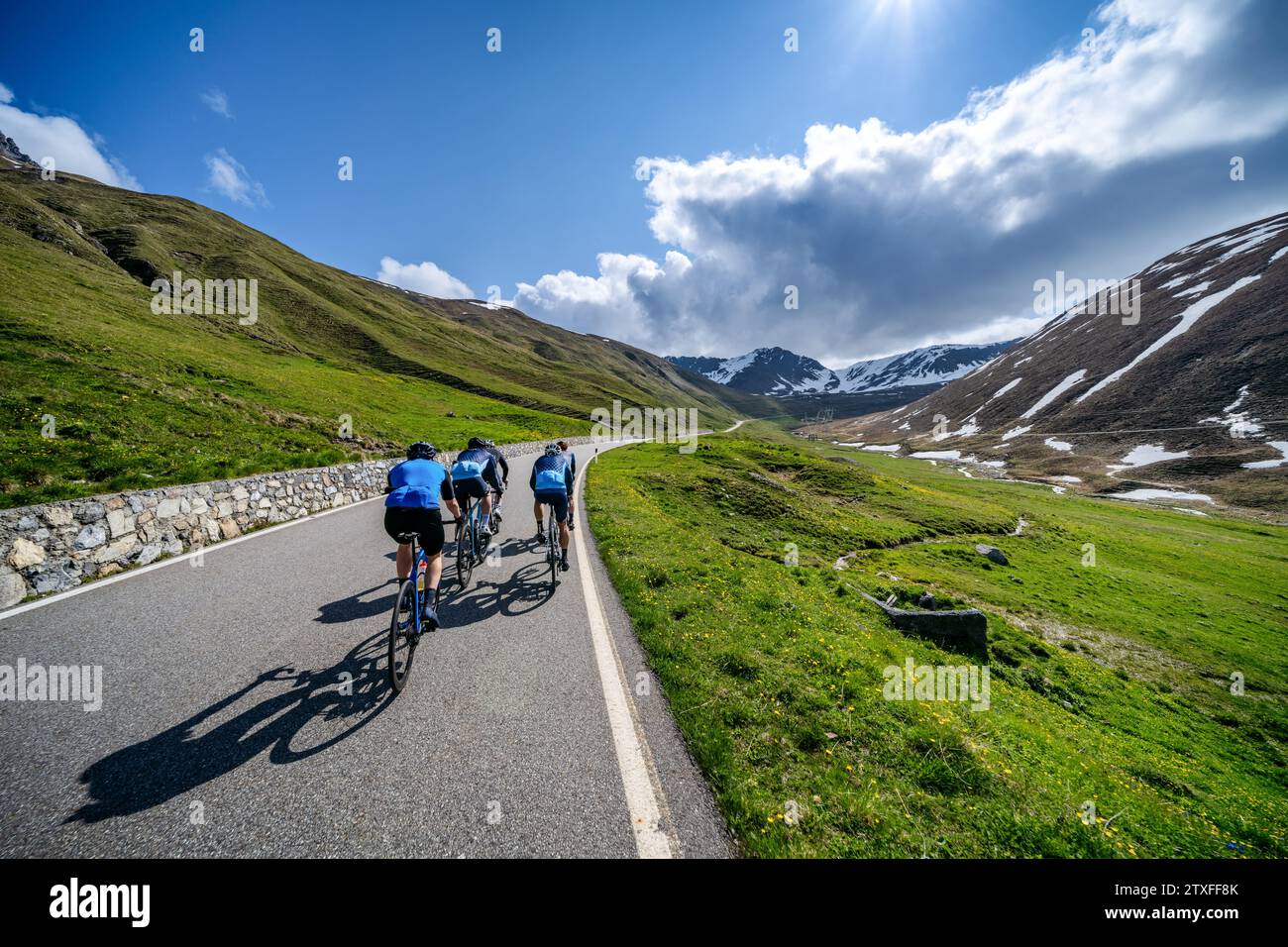 Rennradfahren am Stilfserjoch bei Bormio, Italien Stockfoto