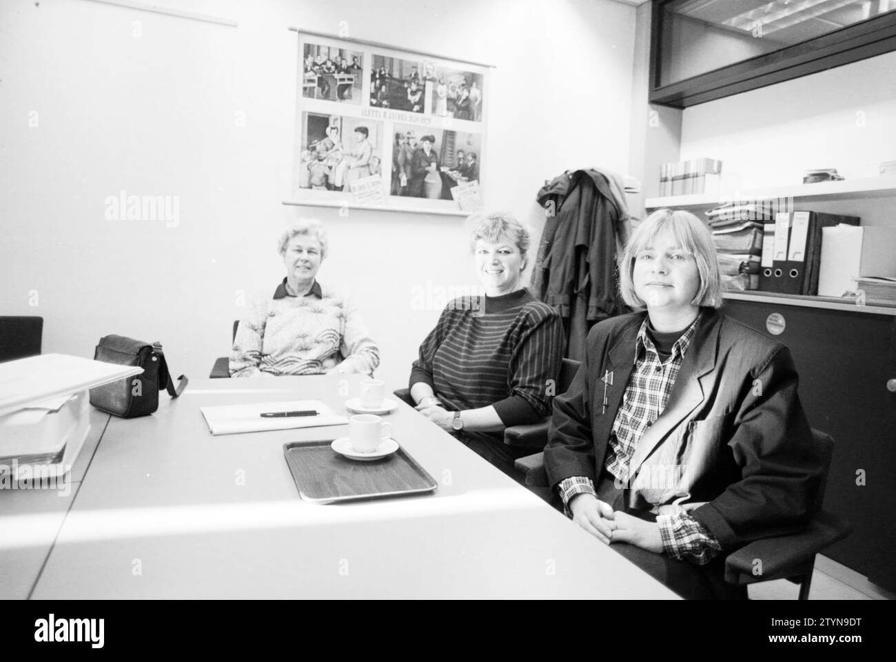 Frau Hofman Sorority Hoofddorp, Frauen, Hoofddorp, Niederlande, 08-02-1989, Whizgle News aus der Vergangenheit, zugeschnitten auf die Zukunft. Erkunden Sie historische Geschichten, das Image der niederländischen Agentur aus einer modernen Perspektive, die die Lücke zwischen den Ereignissen von gestern und den Erkenntnissen von morgen überbrückt. Eine zeitlose Reise, die die Geschichten prägt, die unsere Zukunft prägen. Stockfoto