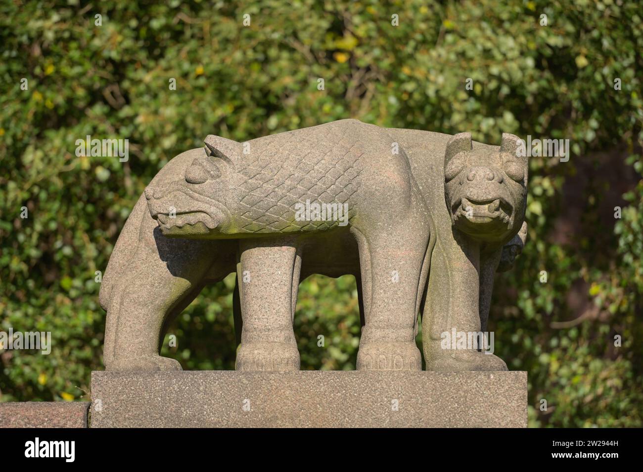 Cerberus, Skulptur, Königliche Technische Hochschule KTH, Kungliga Tekniska högskolan, Lindstedtsvägen, Stockholm, Schweden Stockfoto