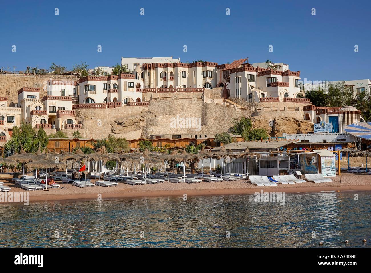 Strand, Umbi Sharks Bay Diving Village, Hotelanlage, Resort, Küste, Scharm El-Scheich, Rotes Meer, Sinai, Ägypten Stockfoto