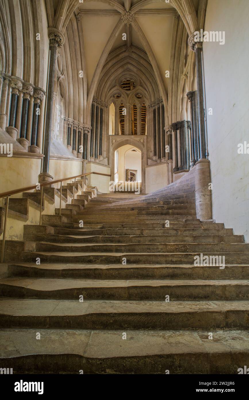 Architektonische Innenräume, Wells Cathedral, Somerset, England, Großbritannien. Stockfoto