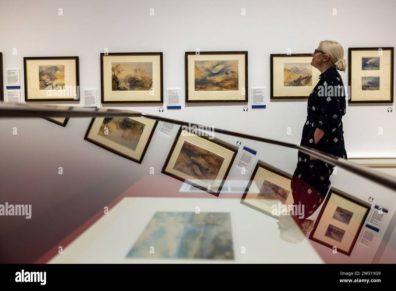 Edinburgh, Vereinigtes Königreich. 21. Dezember 2023 im Bild: Senior Kuratorin Charlotte Topsfield, eine Auswahl von Bildern aus der Ausstellung. Die sehnsüchtig erwartete jährliche Ausstellung der Aquarelle von J.M.W. Turner findet zwischen dem 1. Januar 2024 und dem 31 2024. Januar statt. Fast 40 Werke werden zu sehen sein, darunter dramatische Landschaften aus dem Himalaya, den Schweizer Alpen und der Insel Skye. Diese faszinierende Ausstellung reist durch Großbritannien, Europa und darüber hinaus und fängt das Leben und die Karriere dieses geliebten Künstlers ein. Quelle: Rich Dyson/Alamy Live News Stockfoto