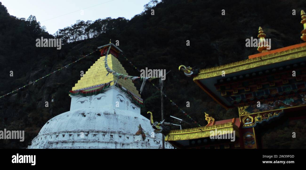 Gorsam Chorten, berühmter religiöser Ort und buddhistischer Tempel in der Nähe des Dorfes Zemithang im Bezirk tawang von arunachal pradesh, Nordosten indiens Stockfoto