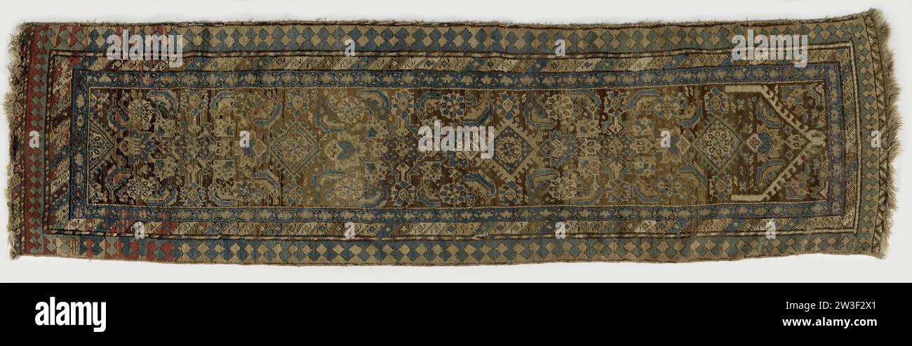 Östlicher Teppich, ca. 1850 orientalischer Teppich, Teppichformat, mit diamantförmigen Ranken, gefüllt mit Rosettenblüten, durchsetzt von kleinen diamantförmigen Medaillons mit Palmen. Drei Kanten, von denen die Innenseite mit einer Blumenkiste und die Außenseite mit einer Bilt-Kante verziert ist. Hamadan (möglicherweise) orientalischer Wollteppich, Teppichformat, mit diamantförmigen Ranken, gefüllt mit Rosettenblüten, durchsetzt von kleinen diamantförmigen Medaillons mit Palmen. Drei Kanten, von denen die Innenseite mit einer Blumenkiste und die Außenseite mit einer Bilt-Kante verziert ist. Hamadan (möglicherweise) Wolle Stockfoto