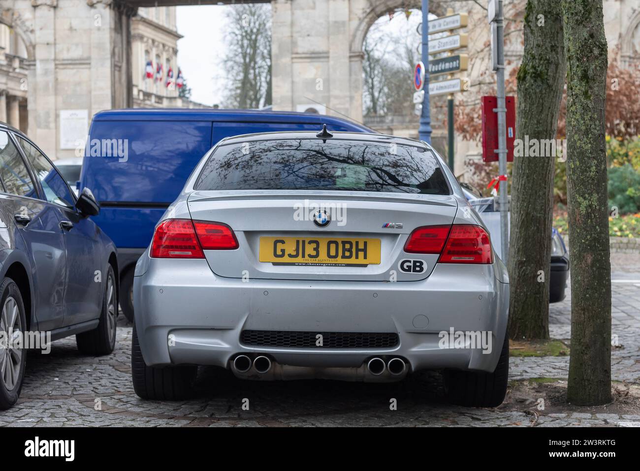 Nancy, Frankreich - der graue BMW M3 E92 steht auf der Straße. Stockfoto