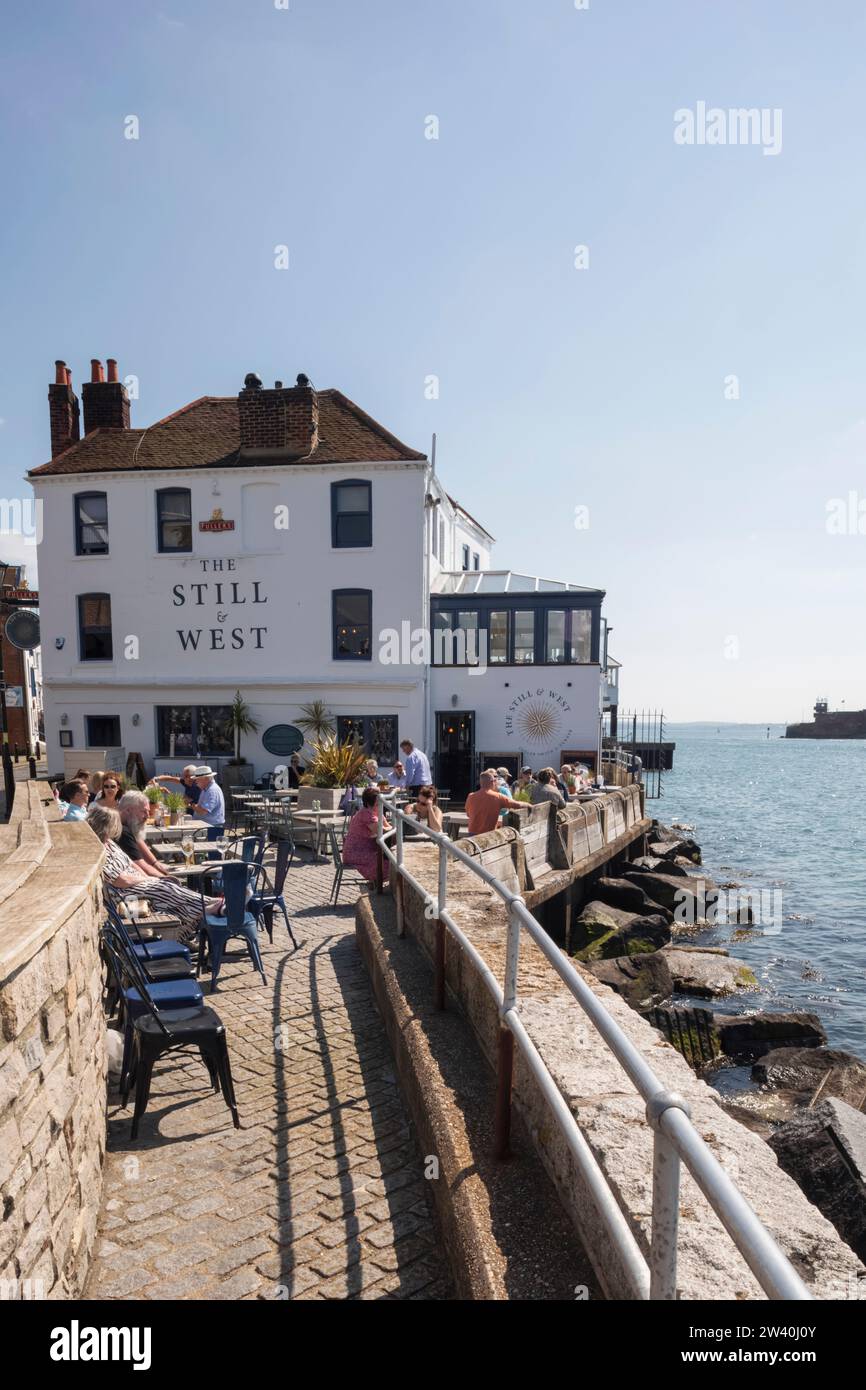 England, Hampshire, Portsmouth, Old Portsmouth, Bath Square, The Still & West Pub Stockfoto