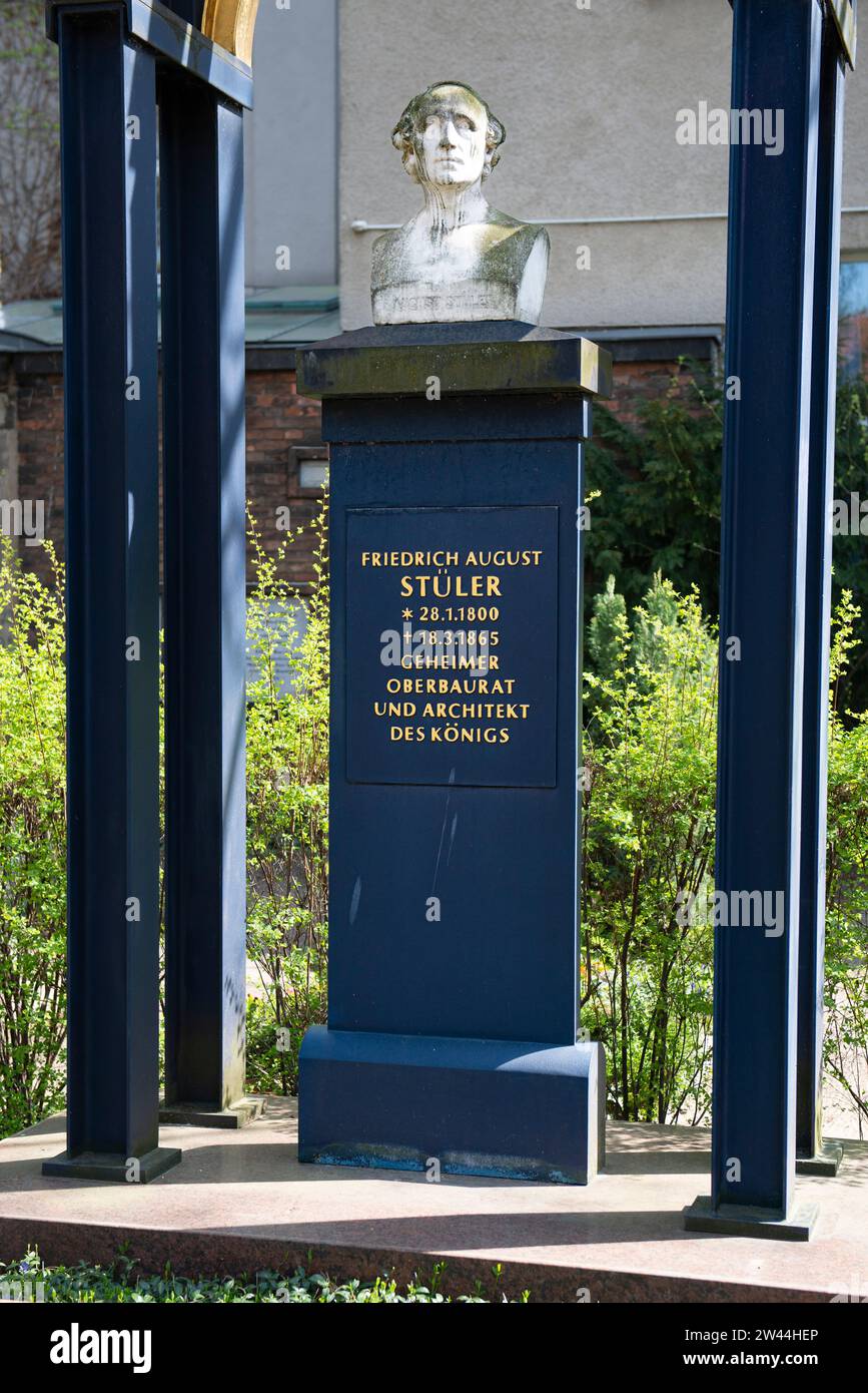 Ehrengrab des Bildhauers und Architekten Friedrich August Stüler, Dorotheenstädtischer Friedhof, Mitte, Berlin, Berlin, Deutschland Stockfoto