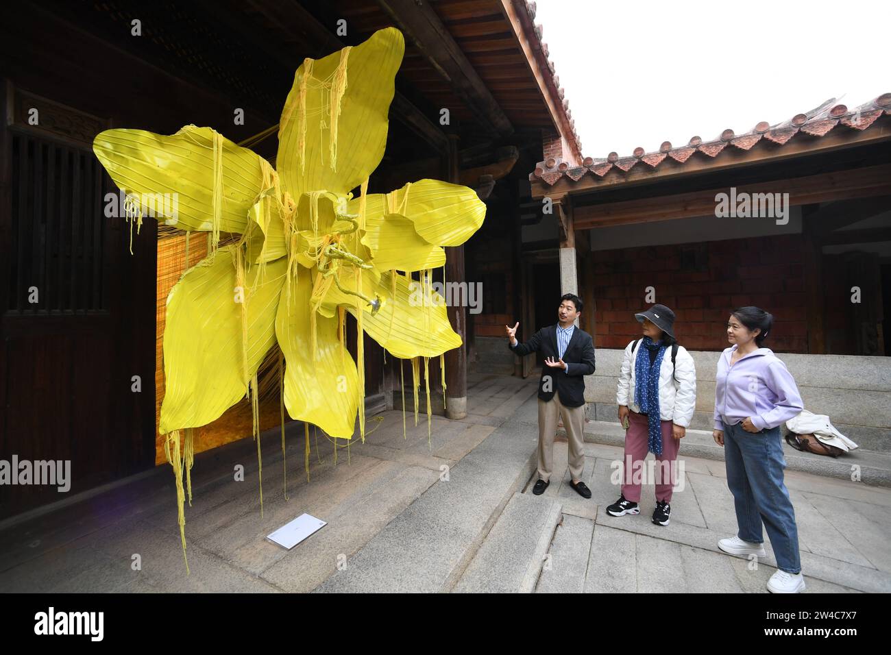 JINJIANG, 21. Dezember 2023 (Xinhua) Wu Shaopeng (L), ein