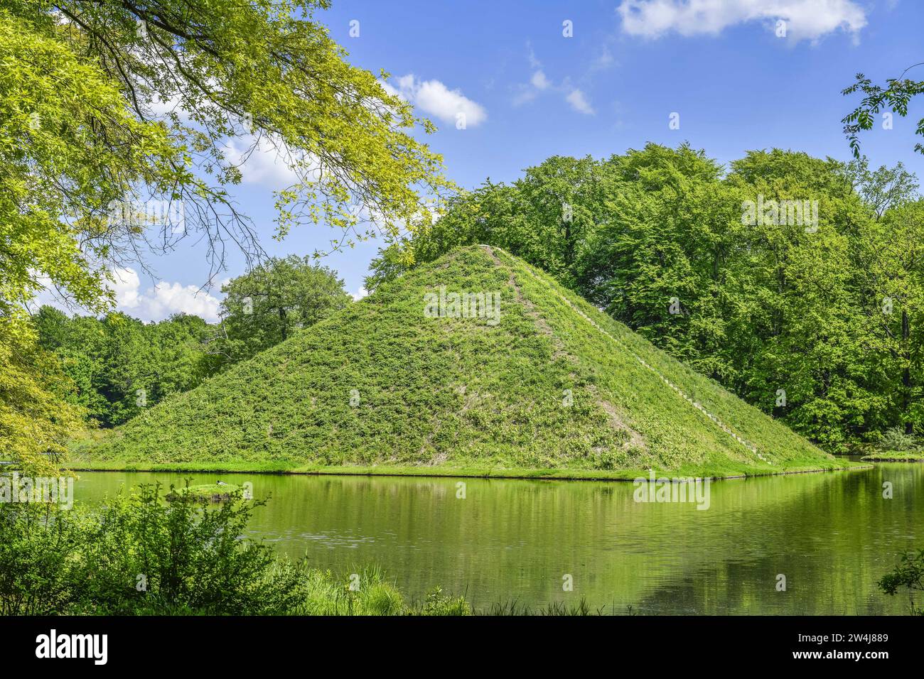 Hügelgrab, Seepyramide, Greifer, Fürst-Pückler-Park Branitz, Cottbus, Brandenburg, Deutschland Stockfoto
