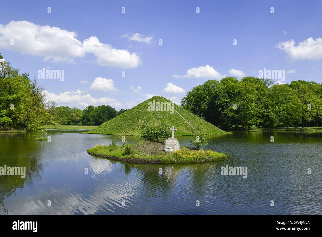 Hügelgrab, Seepyramide, Greifer, Fürst-Pückler-Park Branitz, Cottbus, Brandenburg, Deutschland Stockfoto