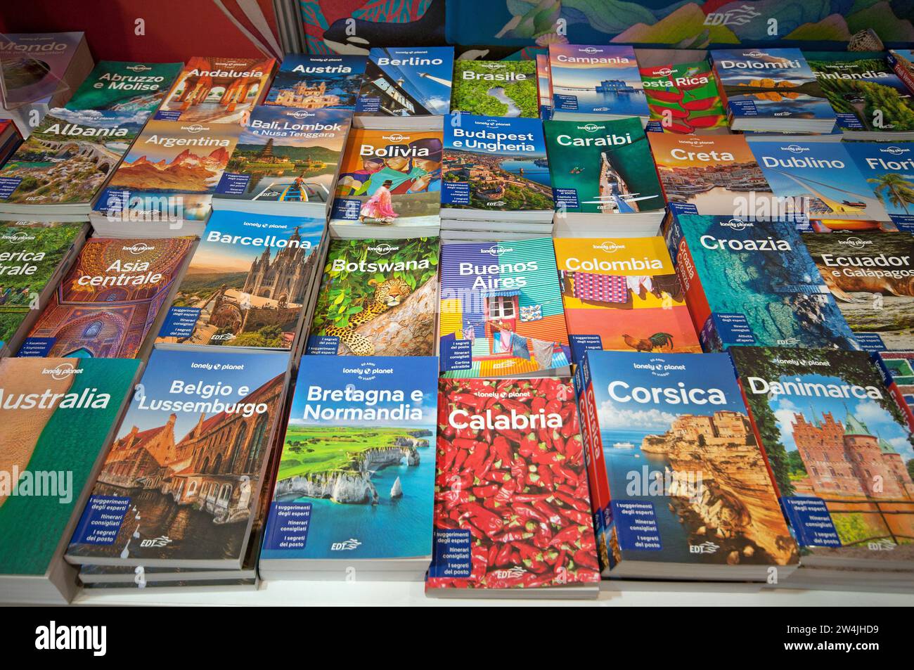 Lonely Planet Reiseführer zum Verkauf, 2023, Rom, Italien Stockfoto