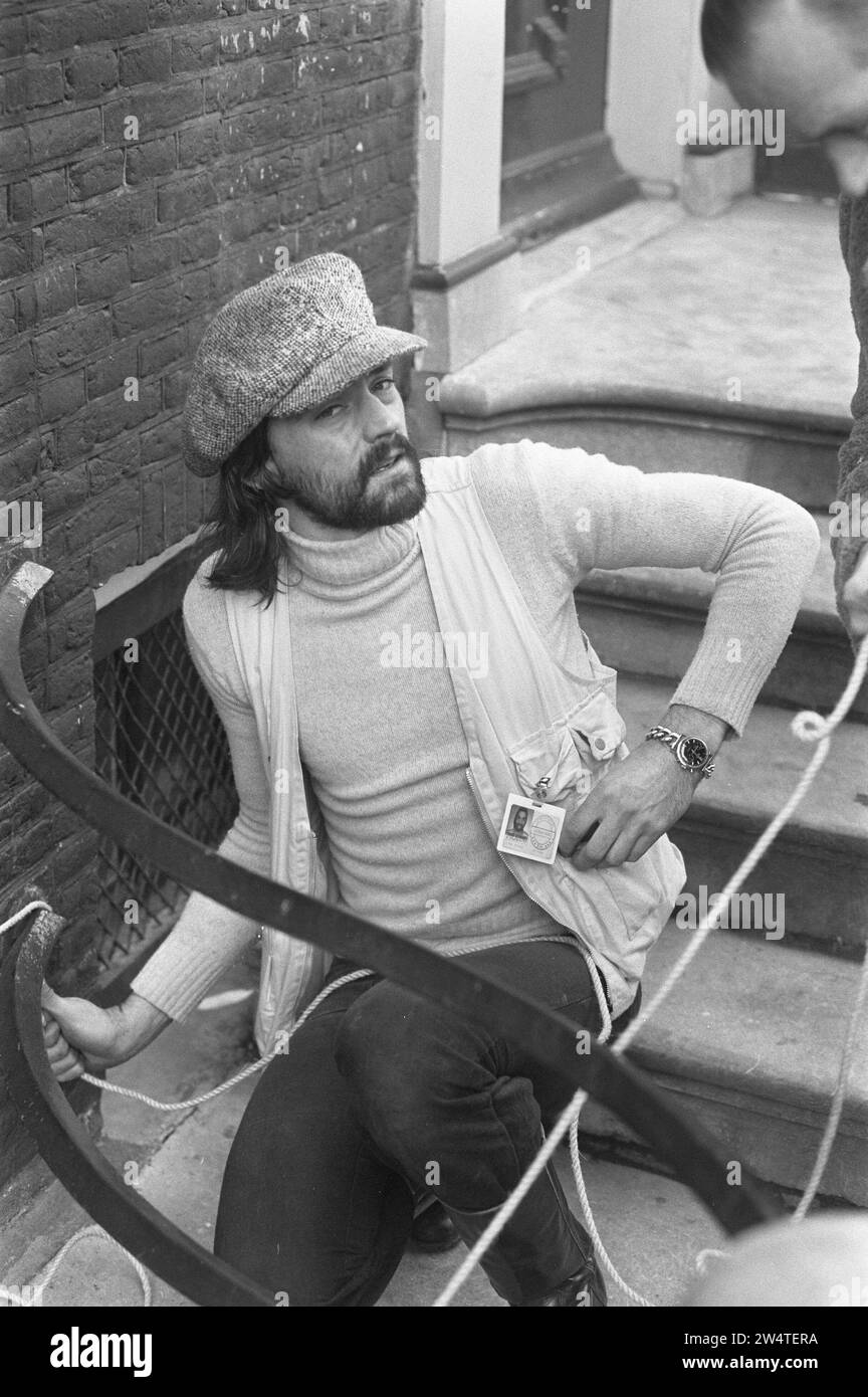 Großes Foto einer Ölraffinerie an der Fassade eines Gebäudes auf der Herengracht, gehängt von Fotograf Uwe Layensiepen CA. Dezember 1972 Stockfoto