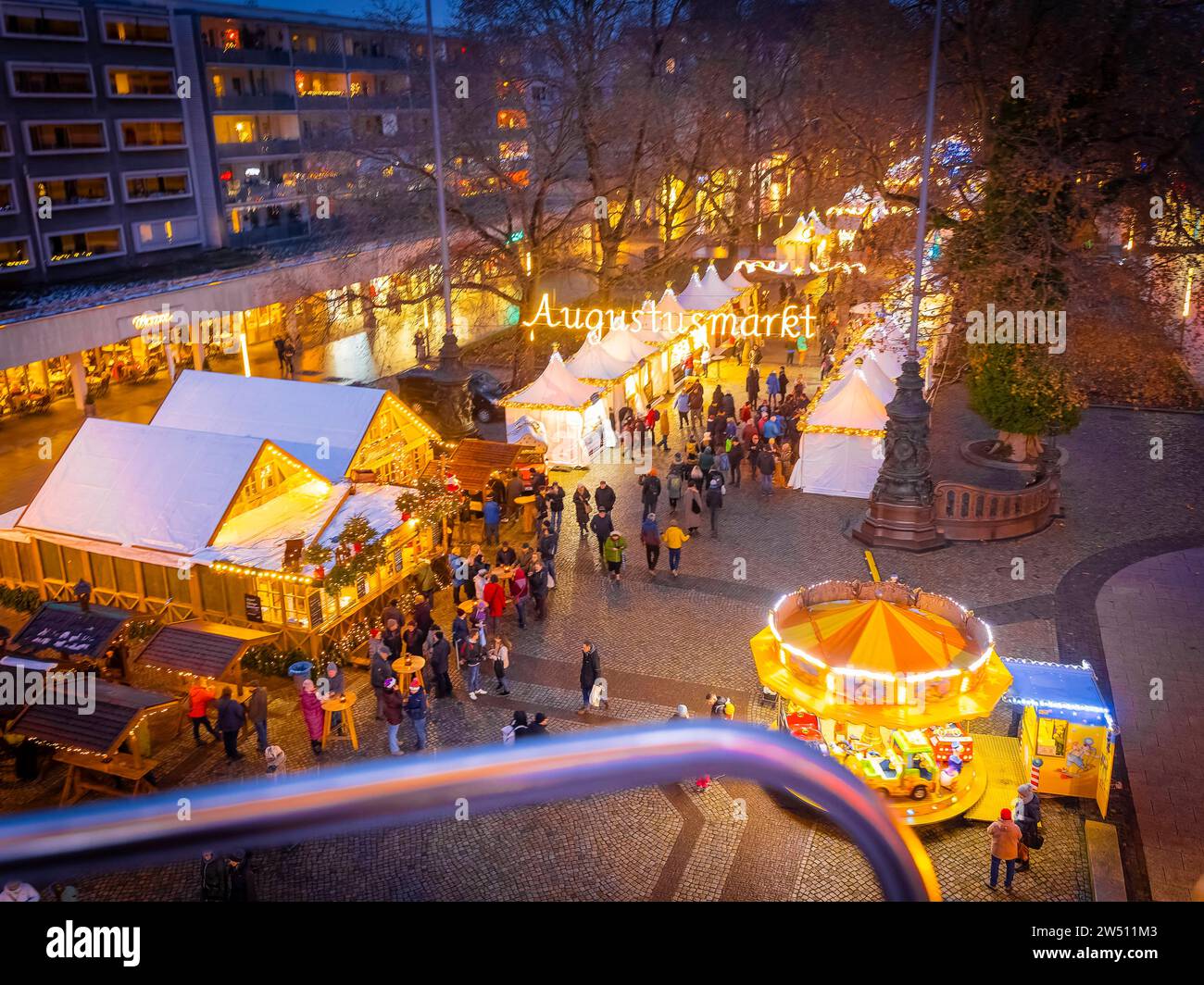 Augustusmarkt Weihnachtsmarkt auf der Hauptstraße in der Dresdner
