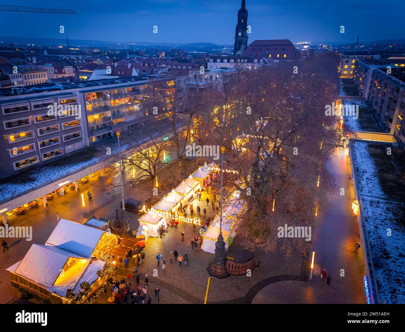 Augustusmarkt Weihnachtsmarkt auf der Hauptstraße in der Dresdner