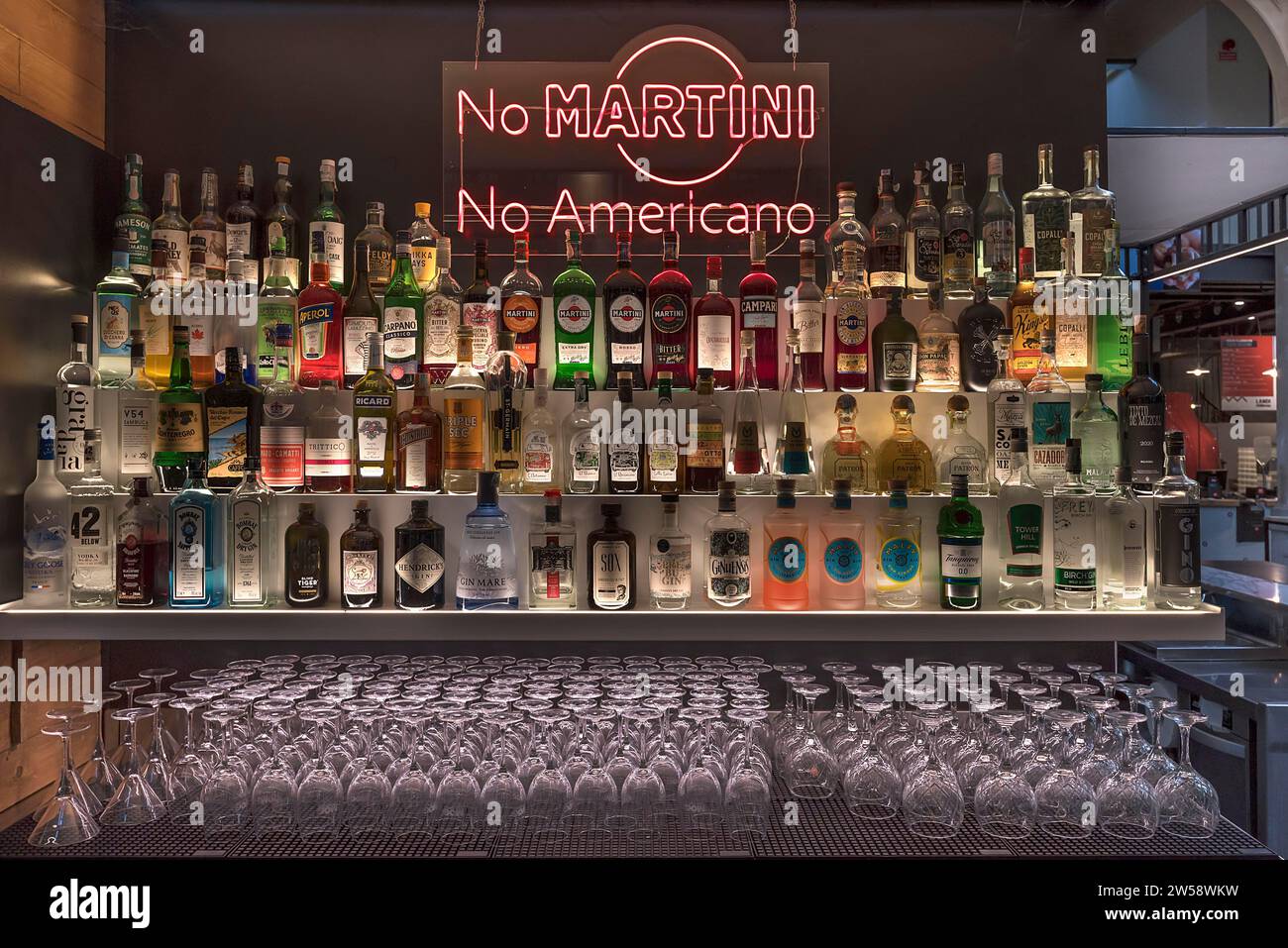 Getränkebar in der großen Markthalle, Mercato Orientale, Via XX Settembre, 75 r, Genua, Italien Stockfoto