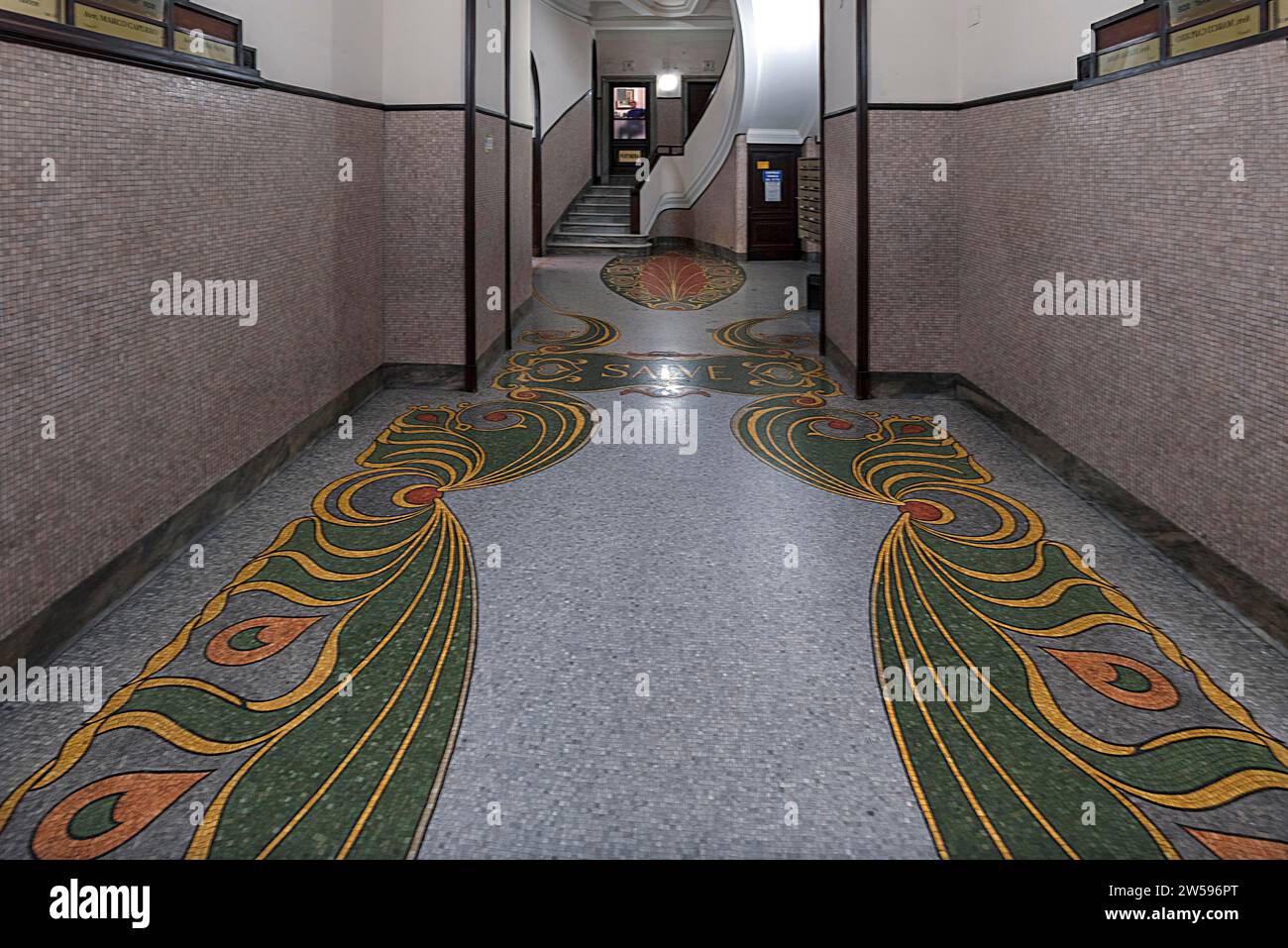 Treppenaufgang, erbaut um 1900 im Jugendstilstil, Via XX Settembre, Genua, Italien Stockfoto