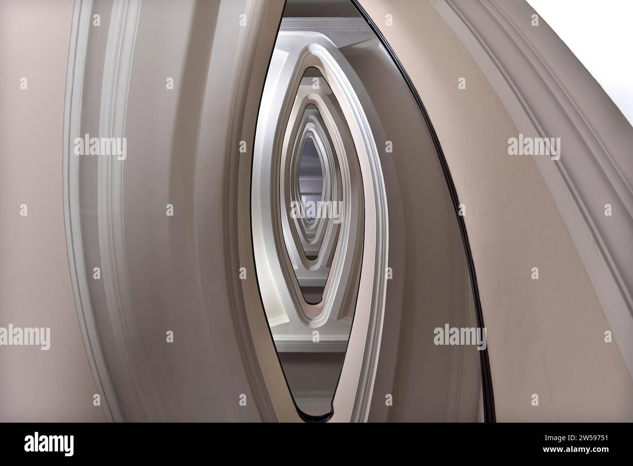 Treppenaufgang, erbaut um 1900 im Jugendstilstil, Via XX Settembre, Genua, Italien Stockfoto