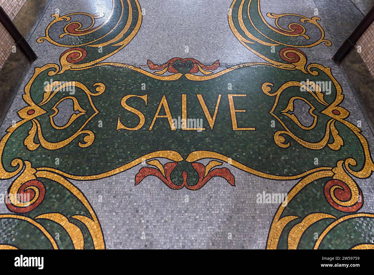 Bodenmosaik in einer Treppe im Jugendstilstil, an der Via XX Settembre, Genua, Italien Stockfoto