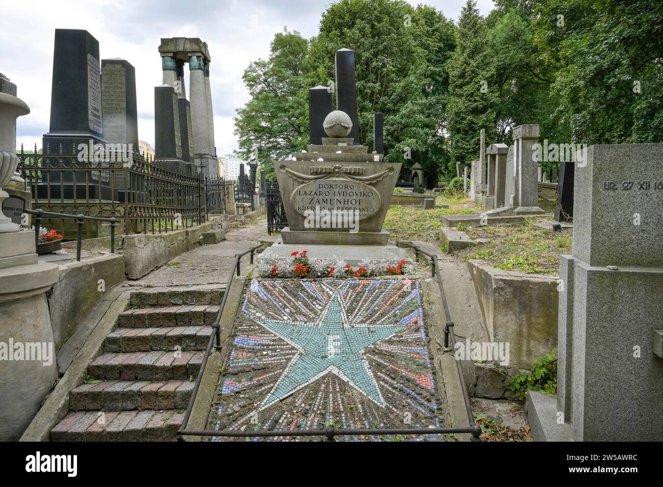 Grabstein, Ehrengrab des Linguisten und Erfinders von Esperanto Ludwik Lejzer Zamenhof, jüdischer Friedhof in der Okopowa-Straße, Warschau, Mazovian Stockfoto