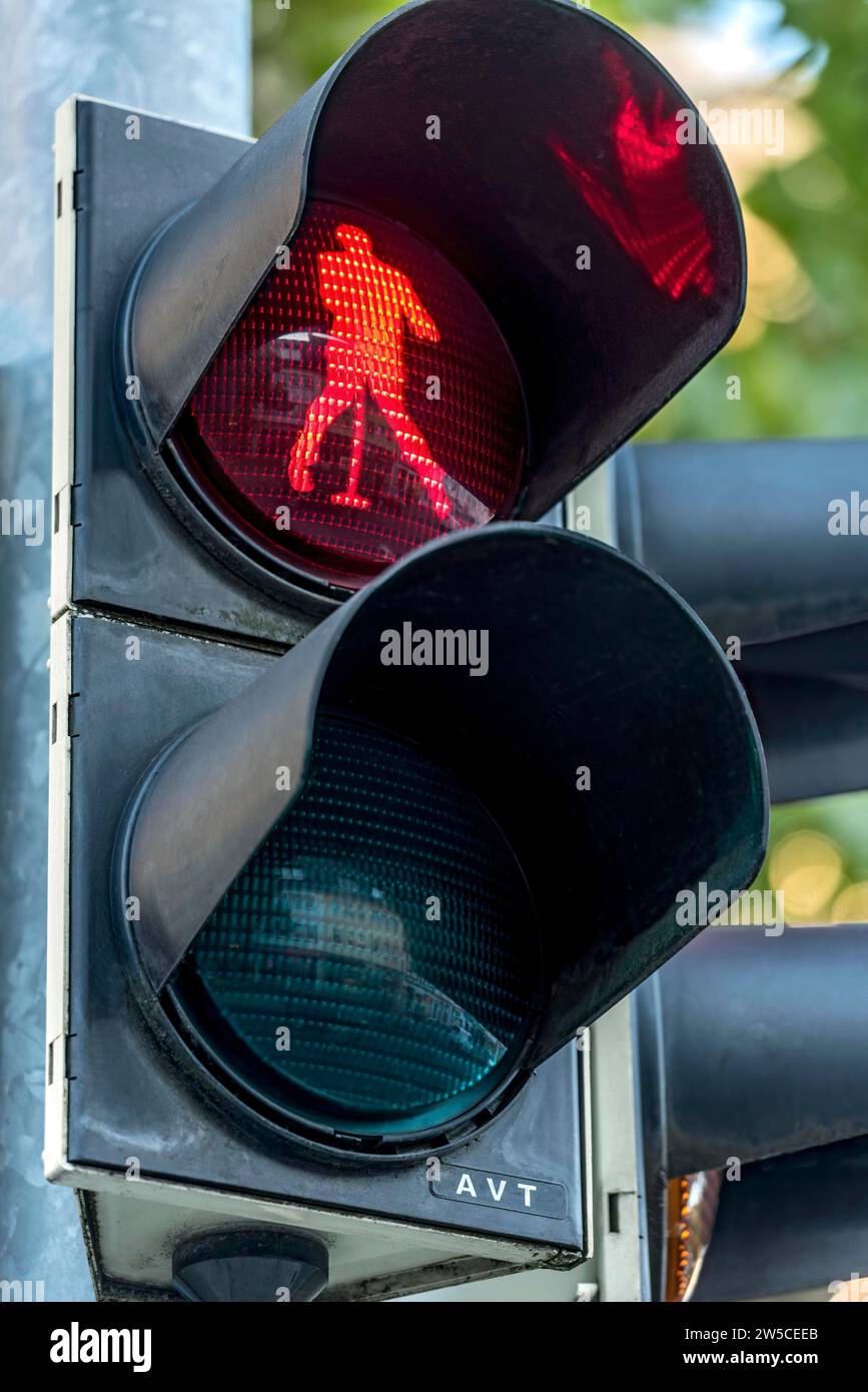 Ampelmann, rot beleuchtetes Piktogramm des Rock 'n' Roll Sängers Elvis Presley, Fußgängerampel, Ampel, Friedberg, Wetterau Stockfoto