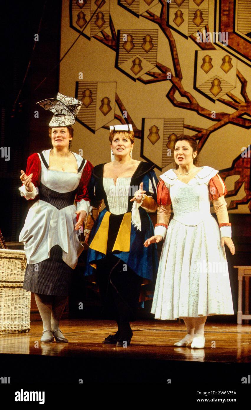 l-r: Yvonne Howard (Meg Page), Janice Cairns (Alice Ford), Sarah Pring (Nannetta) in FALSTAFF an der English National Opera (ENO), London Coliseum, London WC2 17/02/1994 Musik: Giuseppe Verdi Libretto: Arrigo Boito Englische Übersetzung: Amanda Holden Dirigent: Andrew Litton Design: Marie-Jeanne Lecca Beleuchtung: Paul Pyant Regisseur: David Pountney Stockfoto