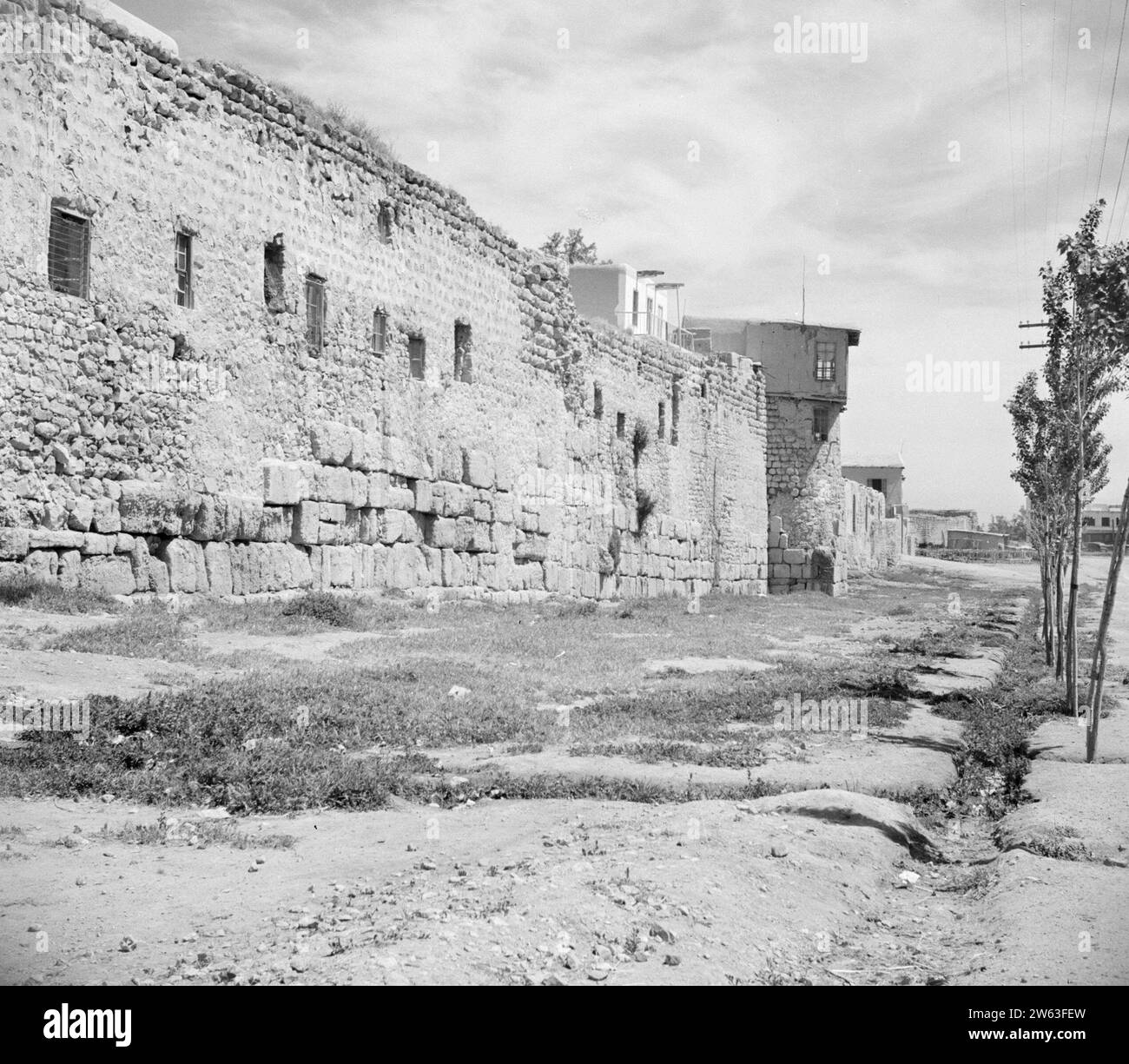 Die Stadtmauer südlich des Bab Sharqi CA. 1950-1955 Stockfoto