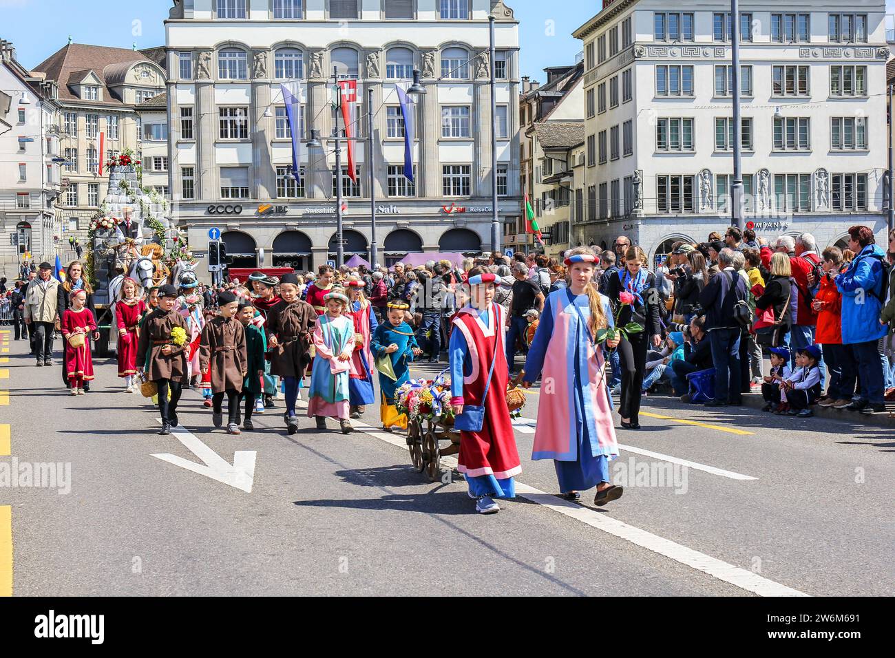 Zürich, Schweiz - 23. 2017. April: Sechselauten Parade. Sechselauten ist ein tradtioneller Frühlingsurlaub in der Stadt Zürich, um den Winter e zu feiern Stockfoto Zürich, Schweiz - 23. 2017. April: Sechselauten Parade. Sechselauten ist ein tradtioneller Frühlingsurlaub in der Stadt Zürich, um den Winter e zu feiern Stockfoto