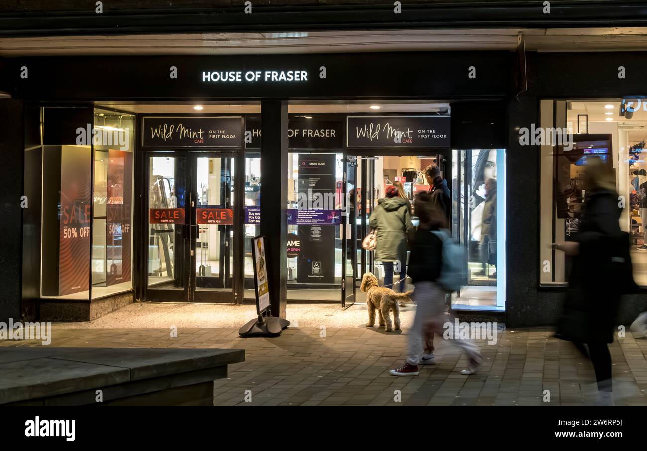 House of Fraser Ladenfront am späten Nachmittag im Winter, High Street, Lincoln City, Lincolnshire, England, UK Stockfoto