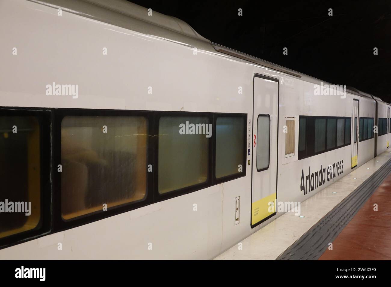 Arlanda Express die Flughafenbahnverbindung zwischen dem Hauptbahnhof Stockholm und dem Flughafen Stockholm Arlana, Schweden Stockfoto