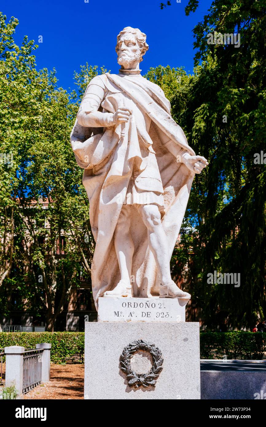 könig Ordoño II. Statue. Ordoño II. War von 910 bis zu seinem Tod König von Galicien und von 914 bis zu seinem Tod König von Galicien und León. Gruppe von Statuen aus einer Serie Stockfoto