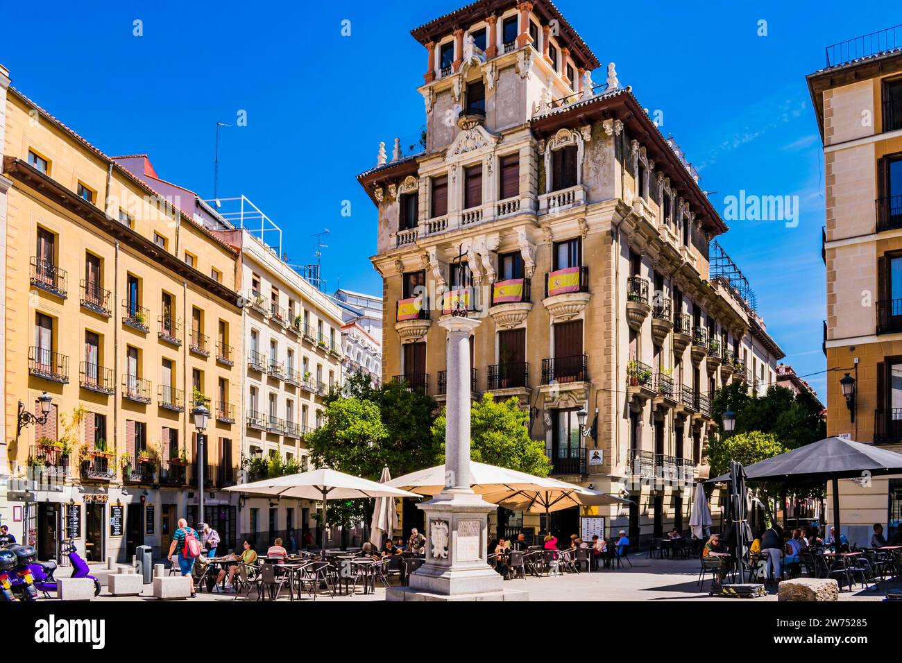 Die Plaza de Ramales ist ein Platz im Madrid der Österreichischen Republik. Im Jahr 1841 nahm sie den Namen Ramales an, um an die Schlacht von Ramales zu erinnern. Madrid, Comunidad Stockfoto