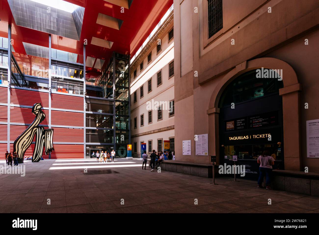 Das Museo Nacional Centro de Arte Reina Sofía, Nacional Museum Art Centre der Königin Sofia, MNCARS, ist Spaniens Nationalmuseum für Kunst des 20. Jahrhunderts. Courtya Stockfoto