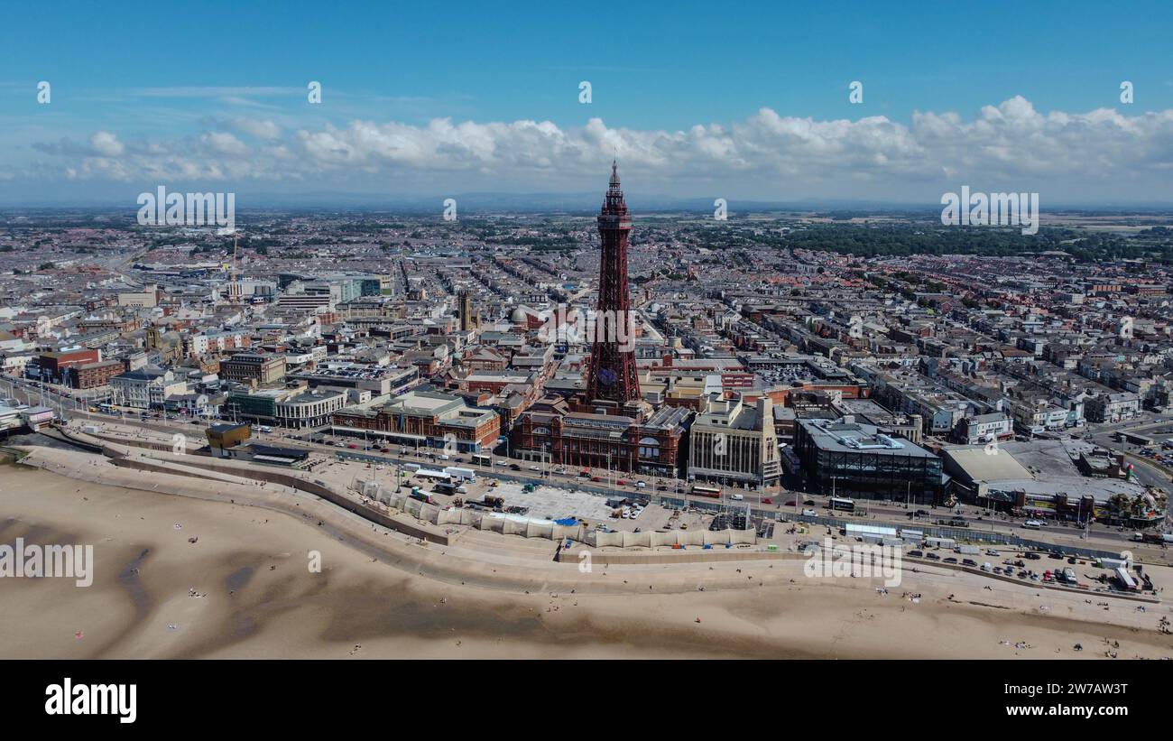 Blackpool ist eine Küstenstadt in Lancashire, England. Auf dem Foto sehen wir Blackpool Tower. Stockfoto