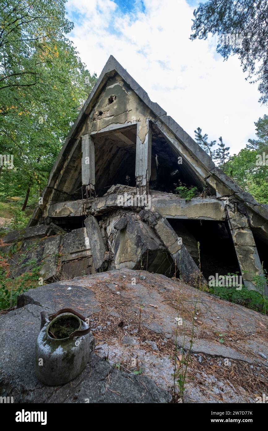 13.08.2022, Deutschland, Zossen, Brandenburg - Überreste des Wuensdorfer Bunkerkomplexes, erbaut 1937–39, war das Hauptquartier des Wehrmachthochkommas Stockfoto