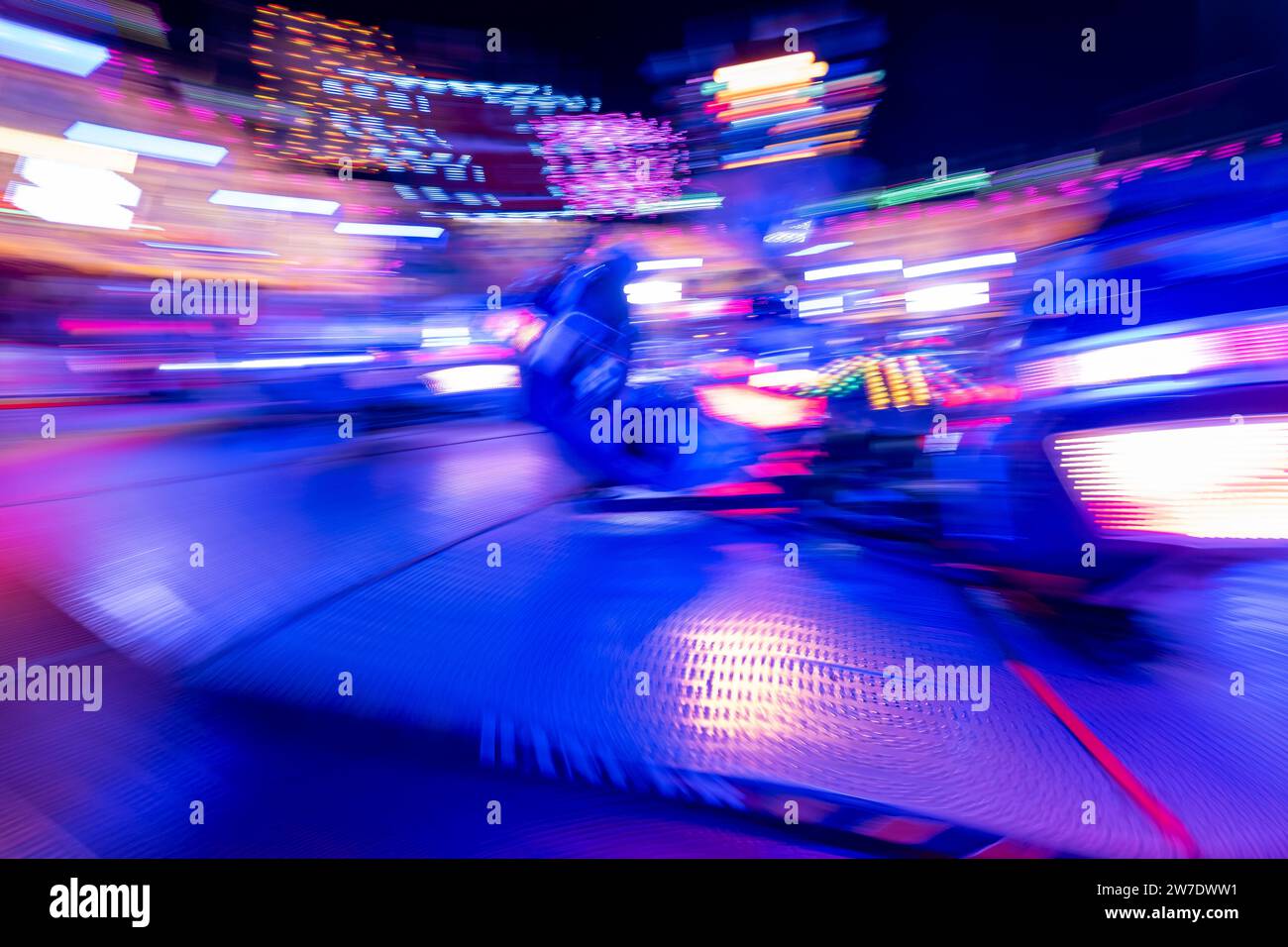 29.10.2023, Deutschland, Bremen, Bremen - Ride Break Dancer (das Original) auf dem Bremer Freimarkt (Messe seit 1035). 00A231029D518CAROEX.JPG [MODELL RELEA Stockfoto