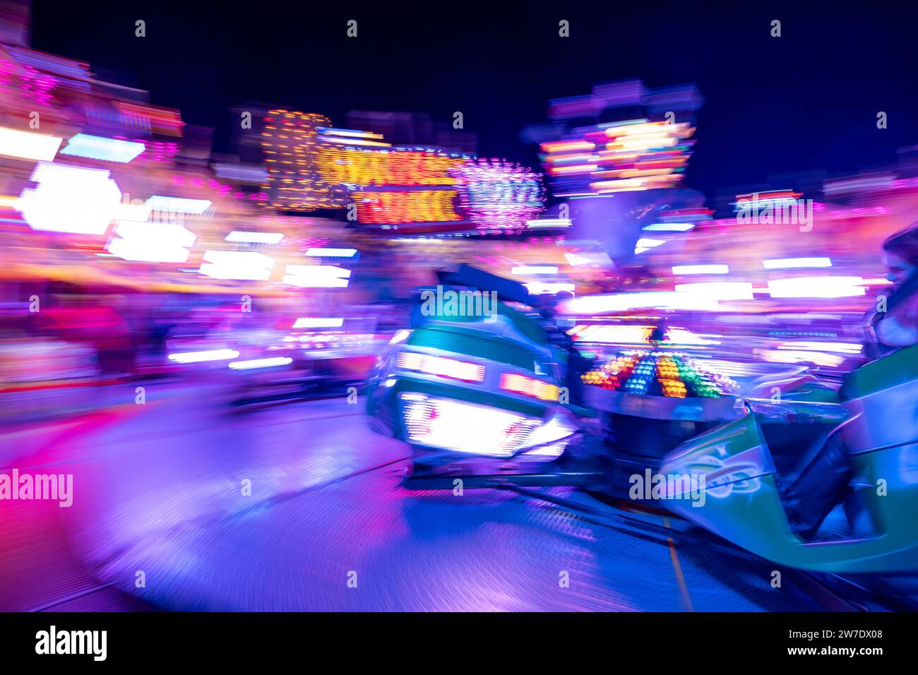 29.10.2023, Deutschland, Bremen, Bremen - Ride Break Dancer (das Original) auf dem Bremer Freimarkt (Messe seit 1035). 00A231029D524CAROEX.JPG [MODELL RELEA Stockfoto