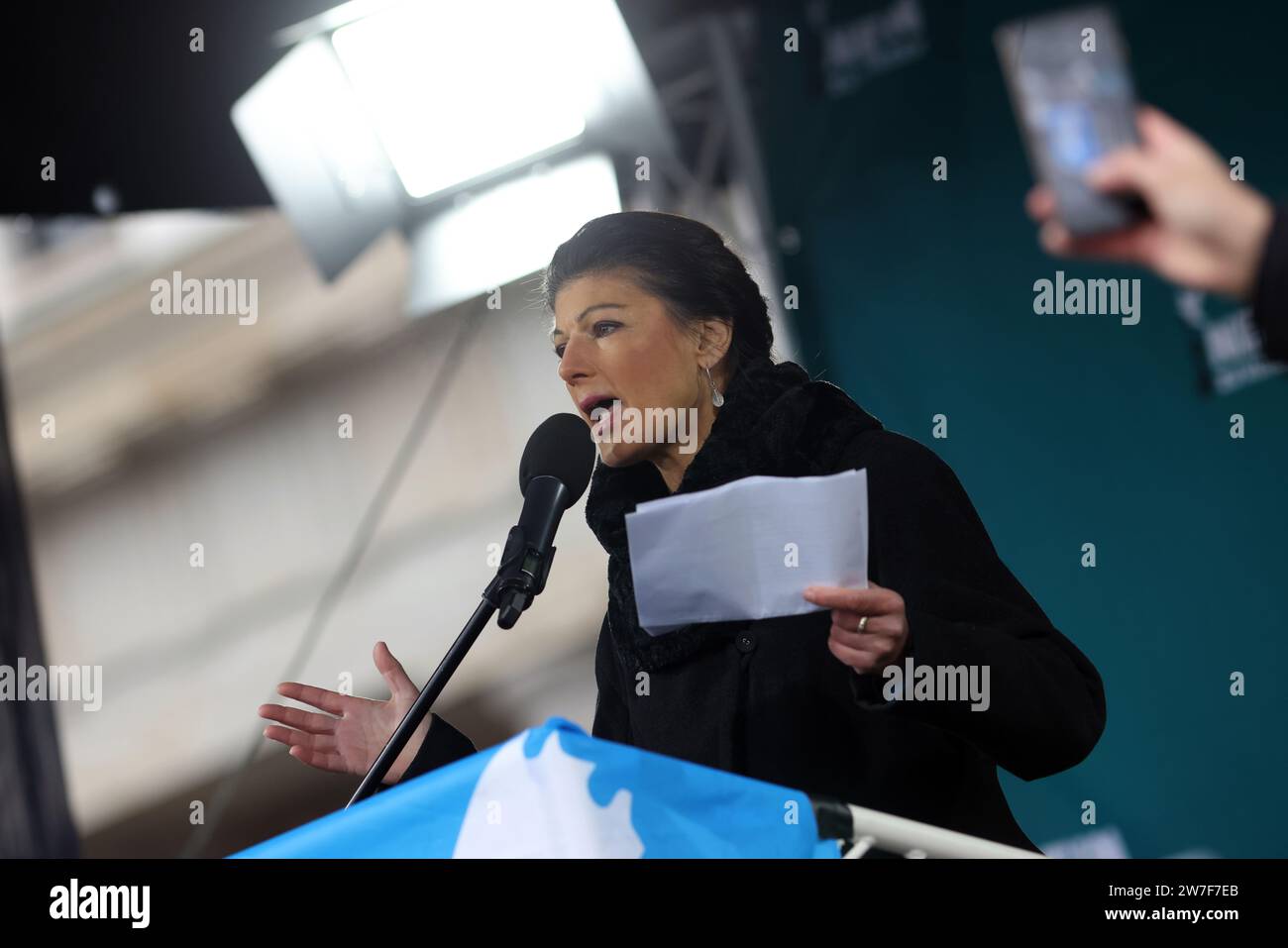 25.11.2023, Deutschland, Berlin, Berlin - Pro-Putin-Friedensdemonstration - Nein zu Kriegen. Die Politikerin Sahra Wagenknecht, Buendnis Sahra Wagenknecht (BSW). Stockfoto