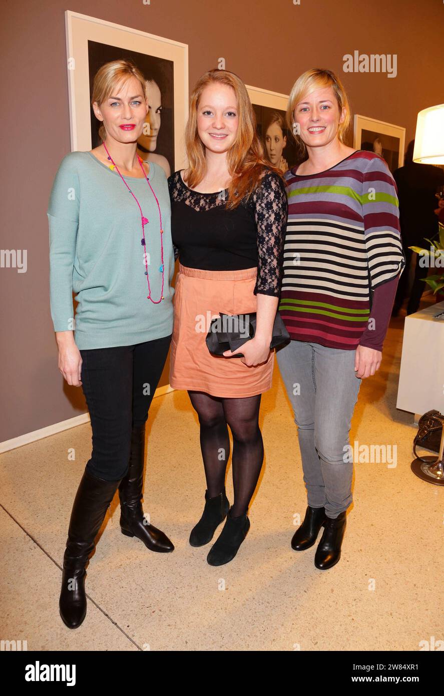 Gesine Cukrowski Leonie Benesch Silke Bodenbender - Kampf gegen Hunger Vernissage - Berlin - 18.10.2012 Berlin Deutschland Deutschland Copyright: XJamesxColdreyx Stockfoto