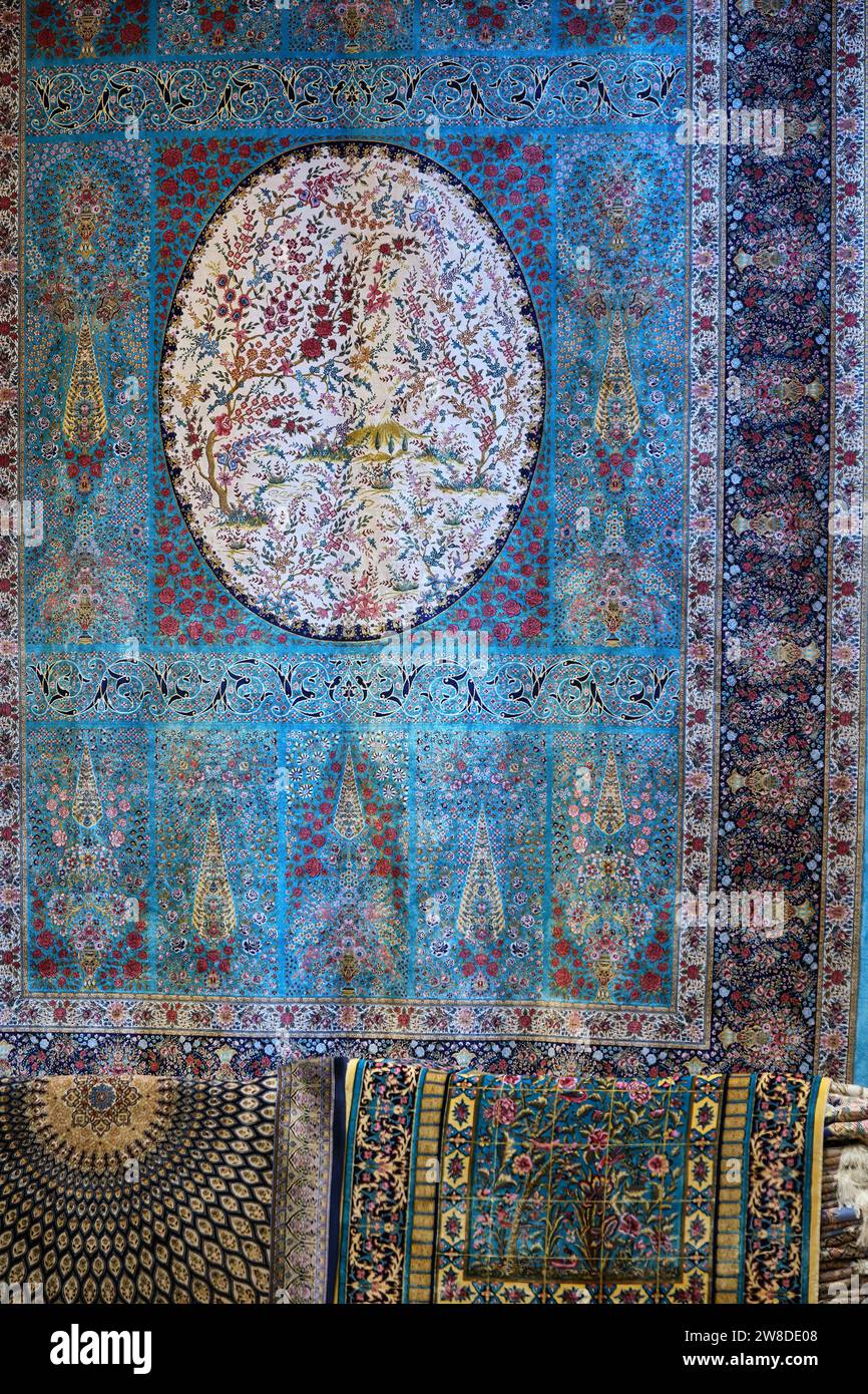Wunderschöne Teppiche und Teppiche in Souk Madinat Jumeirah, Dubai, Vereinigte Arabische Emirate Stockfoto