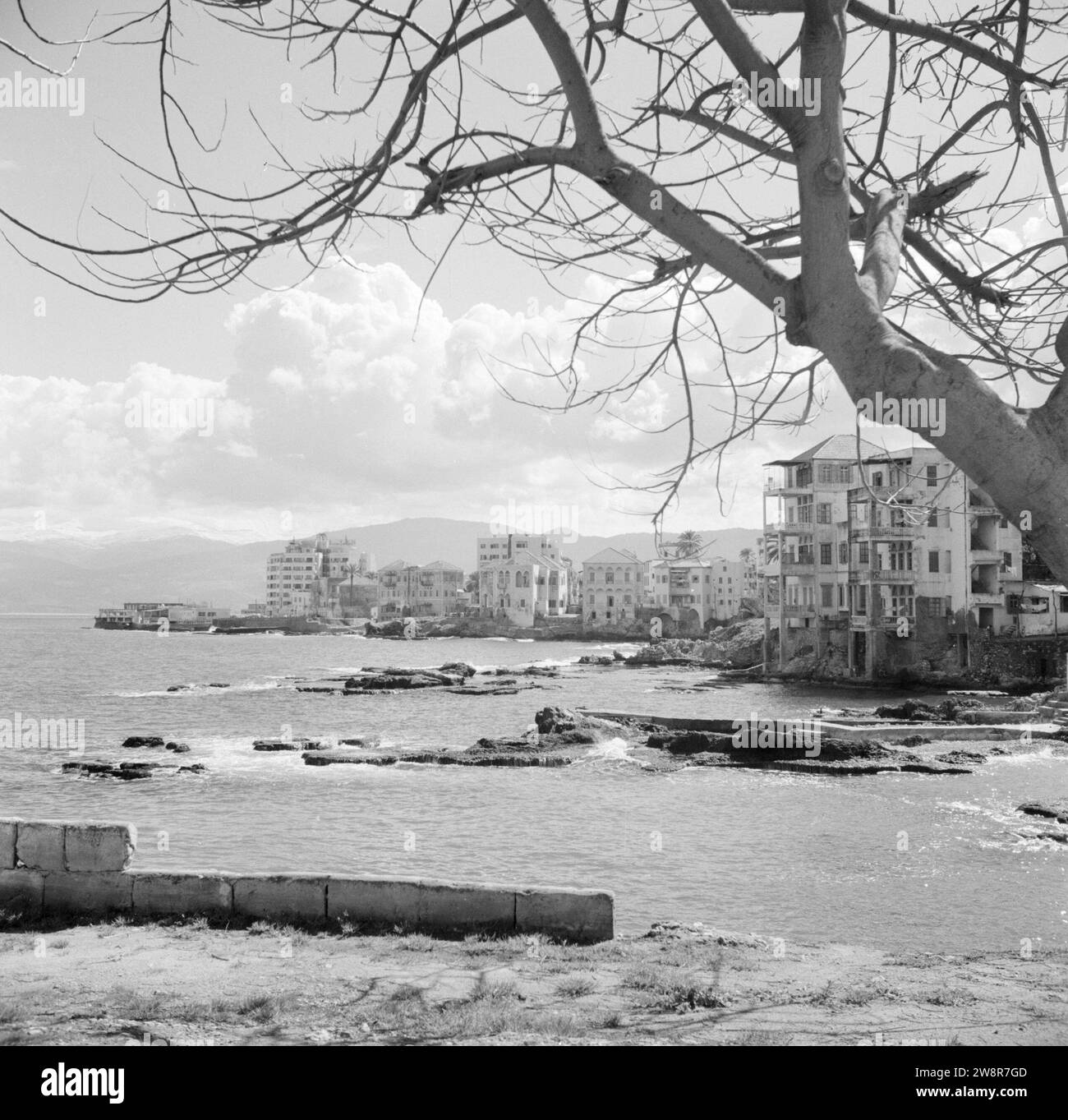 Die Mittelmeerküste und die Stadt Beirut CA. 1950-1955 Stockfoto