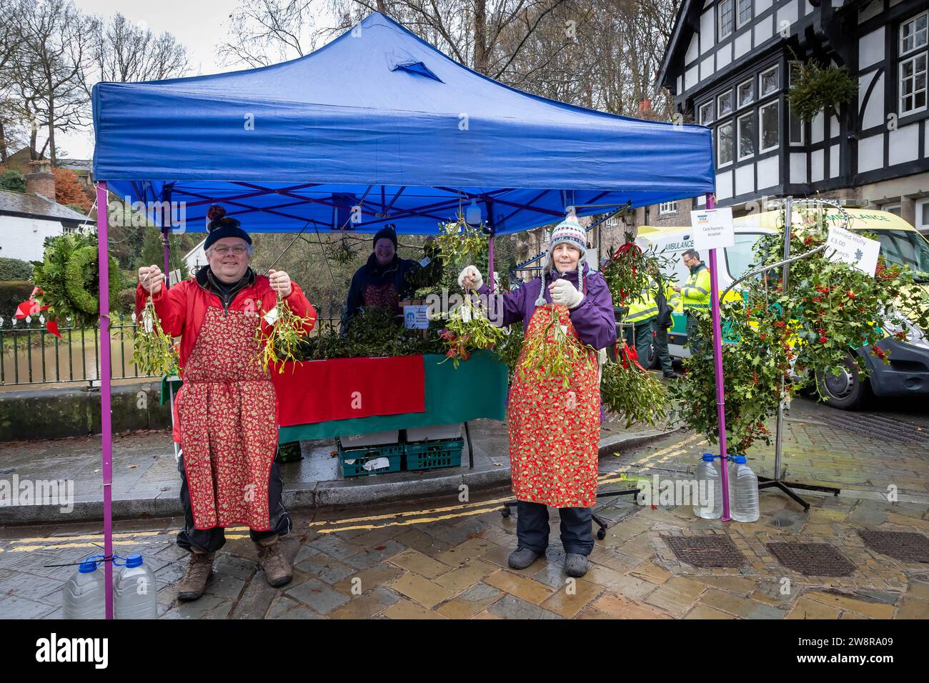 Lymm-Dickensientag 2023. Menschen in dickensischer Tracht; Stände auf den Straßen; Straßenunterhaltung; große Parade Stockfoto