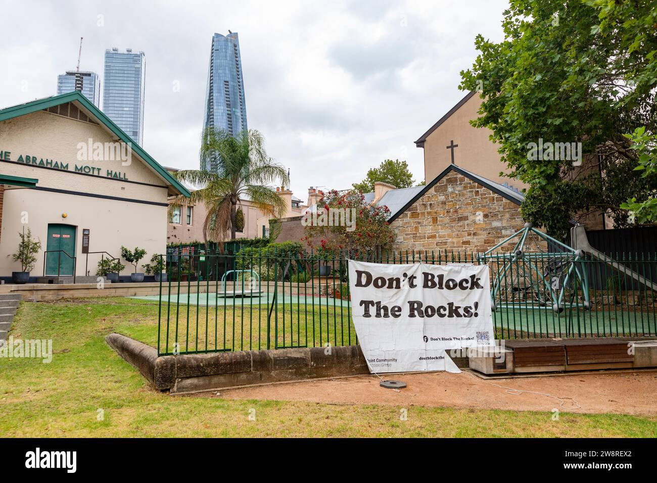 Milsons Point Sydney, die Gemeinde errichtet Banner, um gegen die weitere Entwicklung der Rocks Area in Sydney und ihre koloniale Vergangenheit zu protestieren Stockfoto