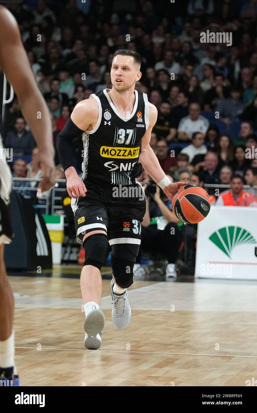 Mateusz Ponitka von Partizan Mozzart setzte Belgrad während der Turkish Airlines EuroLeague zwischen Real Madrid und Partizan Belgrad am Dezember in Wizink ein Stockfoto