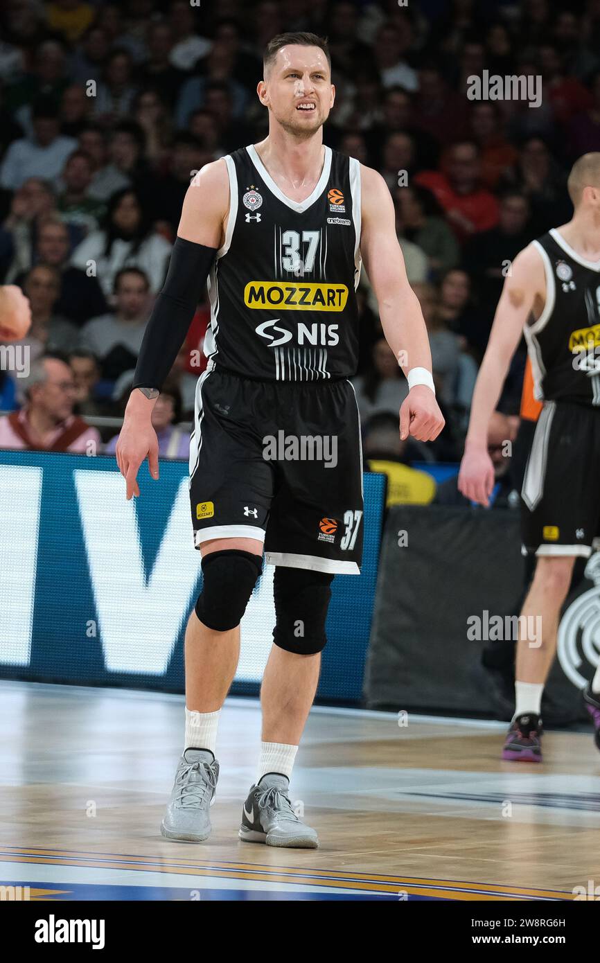 Madrid, Spanien. Dezember 2023. Mateusz Ponitka von Partizan Mozzart setzte Belgrad während der EuroLeague der Turkish Airlines zwischen Real Madrid und Partizan Belgrad am 21. Dezember 2023 Madrid Spanien (Foto: Oscar Gonzalez/SIPA USA) (Foto: Oscar Gonzalez/SIPA USA) Credit: SIPA USA/Alamy Live News Stockfoto