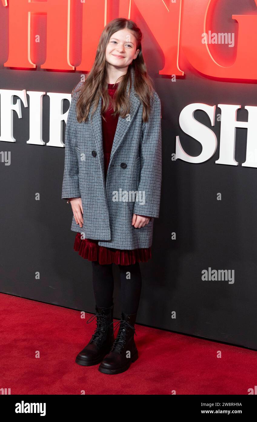 Anika Boyle besucht die „Stranger Things: The First Shadow“-Weltpremiere im Phoenix Theatre London am 14. Dezember 2023 Stockfoto